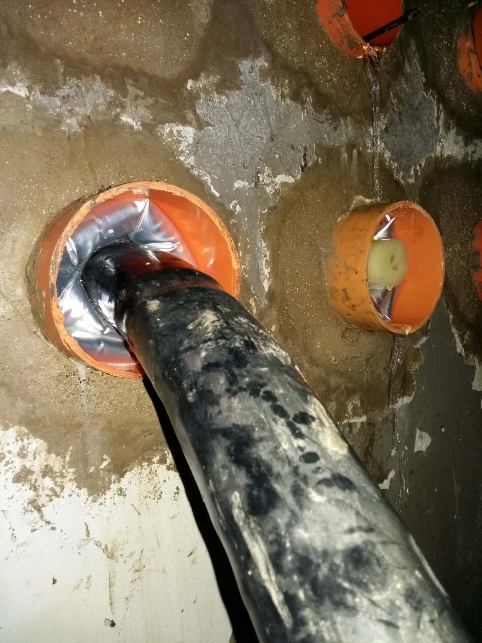 電纜孔洞應用什么材料嚴密防水封堵